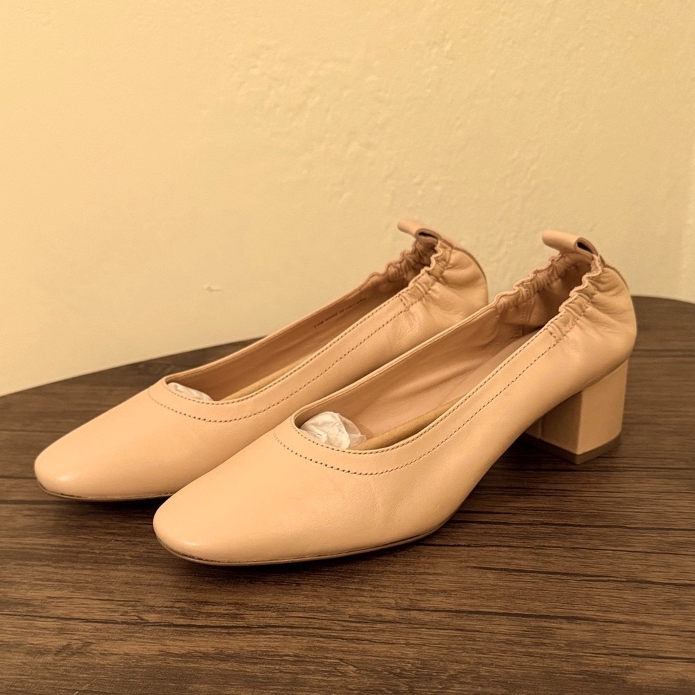 Everlane The Day Heel leather pump in blush/tan